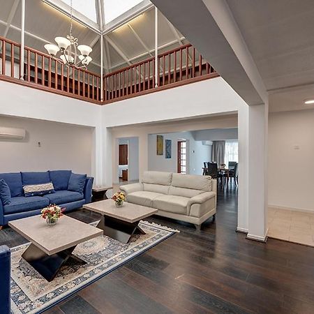J5 Four Bedroom Villa Holiday Home In Al Wasl For Families Only Dubai Exterior foto